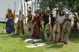 Keltský festival Lughnasad 2010 v Nasavrkách - ukázky zbroje - bitev se účastnili Keltové, Římané i Germáni