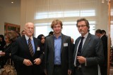 Zleva: bývalý rakouský velvyslanec v Tunisu Helmut Ehrlich, Josef Sátora z Mladých sociálních demokratů s českým velvyslancem v Tunisu Alexandrem Slabým (Foto Aleš Sedláček)