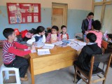 Děti při doučování v Centru Maryam v ázerbajdžánském Baku