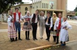 Česká dobrovolnice Katka u krajanů v brazilské Bataypoře (Katka zcela vpravo)